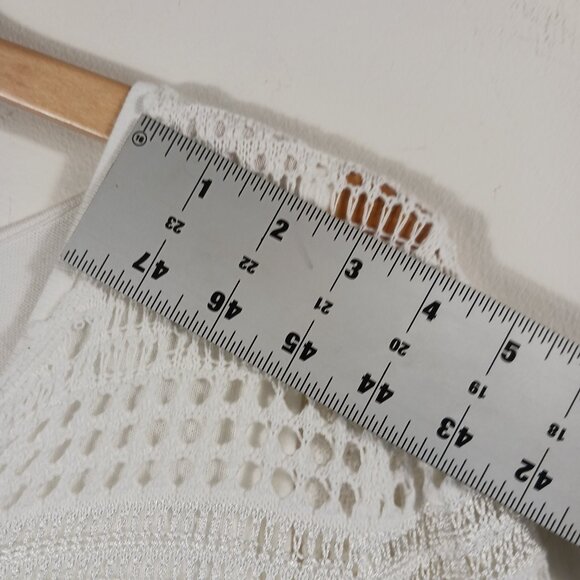 NWT Hot in Hollywood, Split V Neck 3/4 Sleeve Crochet Tunic, White, Size Medium - Picture 14 of 16